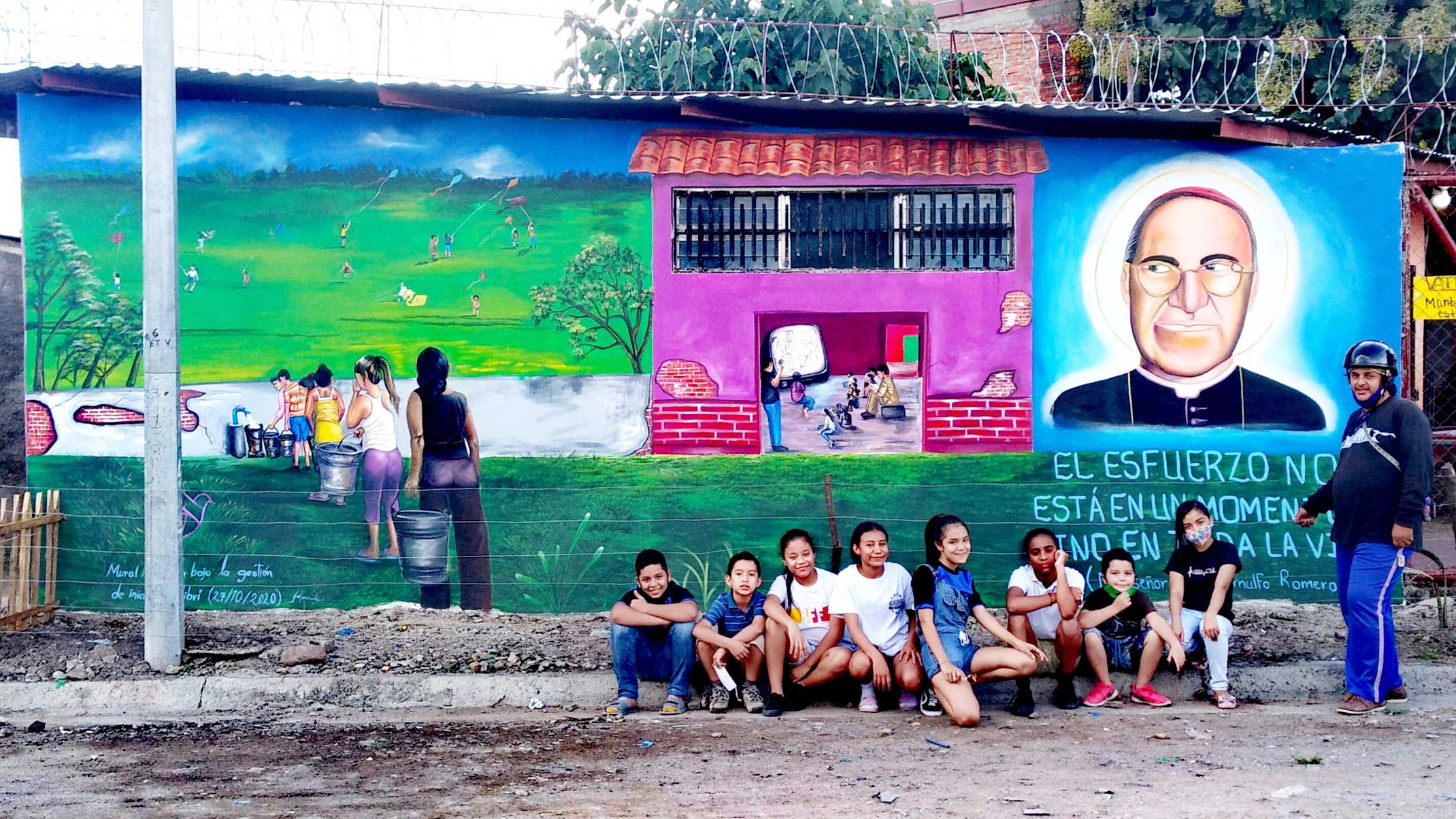 Wandbilder, welche die schwierigen Lebensbedingungen im Viertel aufzeichnen